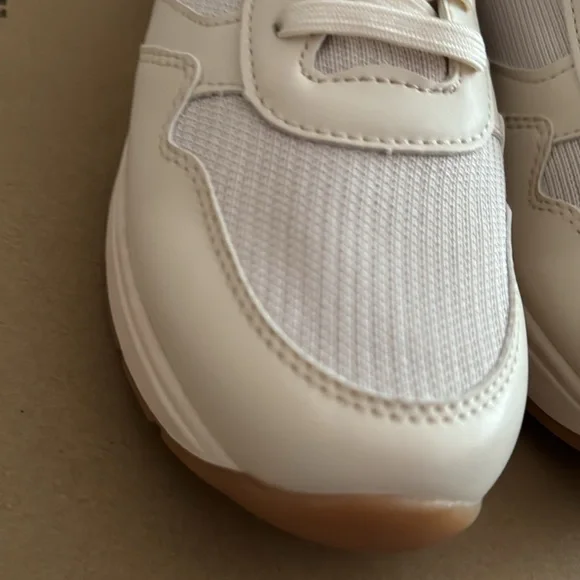 Banana republic new sneaker size 7 - Picture 2 of 6